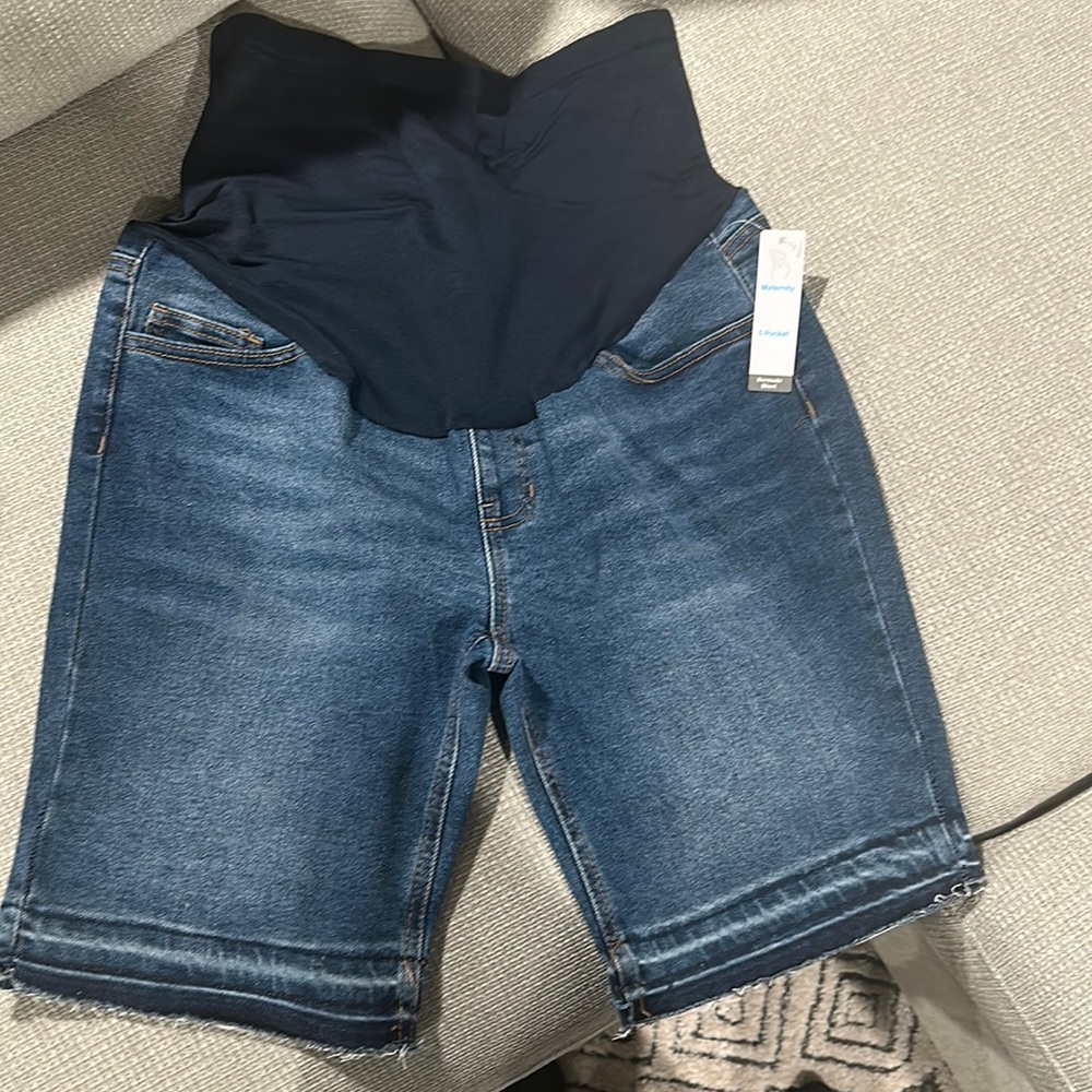 Maternity bermuda short